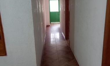 Casa con 3 apartamentos independientes