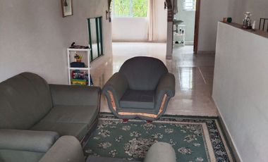Casa con 3 apartamentos independientes
