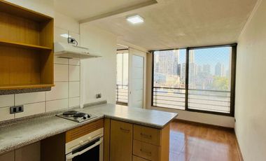 Oportunidad: Se Vende Departamento Metro Santa Ana + Bodega. Vivir o Inversión