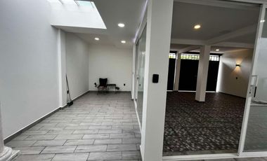 Casa en Venta Univel en Villas del Descanso