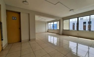 - ¡OFICINA EN VENTA EN EL CORAZÓN DE BARRANCO! ¡Ubicación Privilegiada y Acceso Fácil!