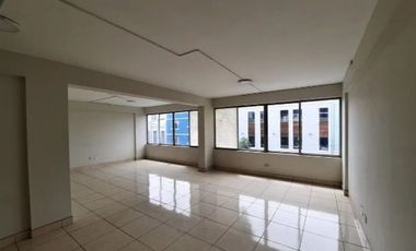 - ¡OFICINA EN VENTA EN EL CORAZÓN DE BARRANCO! ¡Ubicación Privilegiada y Acceso Fácil!