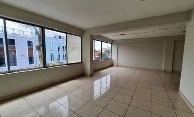 - ¡OFICINA EN VENTA EN EL CORAZÓN DE BARRANCO! ¡Ubicación Privilegiada y Acceso Fácil!