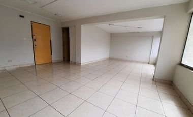 - ¡OFICINA EN VENTA EN EL CORAZÓN DE BARRANCO! ¡Ubicación Privilegiada y Acceso Fácil!