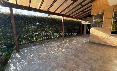 ARRIENDO CASA CONJUNTO MALLORCA, CAJICÁ – CUNDINAMARCA.