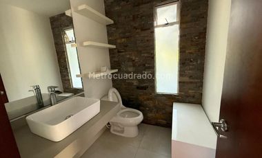 ARRIENDO CASA CONJUNTO MALLORCA, CAJICÁ – CUNDINAMARCA.