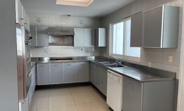 CASA EN FRACCIONAMIENTO EN UN NIVEL, 3 RECAMARAS Y BUNGALOW EN CUERNAVACA, MORELOS.
