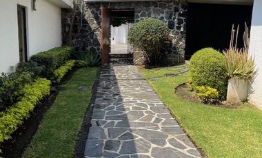 CASA EN FRACCIONAMIENTO EN UN NIVEL, 3 RECAMARAS Y BUNGALOW EN CUERNAVACA, MORELOS.