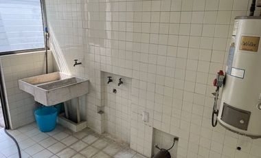CASA EN FRACCIONAMIENTO EN UN NIVEL, 3 RECAMARAS Y BUNGALOW EN CUERNAVACA, MORELOS.