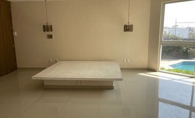 CASA EN FRACCIONAMIENTO EN UN NIVEL, 3 RECAMARAS Y BUNGALOW EN CUERNAVACA, MORELOS.