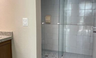 CASA EN FRACCIONAMIENTO EN UN NIVEL, 3 RECAMARAS Y BUNGALOW EN CUERNAVACA, MORELOS.