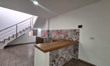 Alquilo Departamento 3Er Piso 150M2 Mas Azotea Urb. Los Jardines