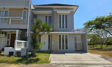 Rumah dijual di Jawa Timur, Surabaya - Parkir mobil