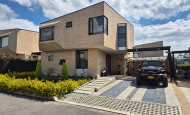 Casa Conjunto Cerrado Macarena – Palo de Agua III – Cota – Colombia