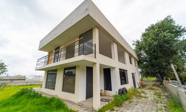 PROPIEDAD EN VENTA - 859MTS - LATACUNGA