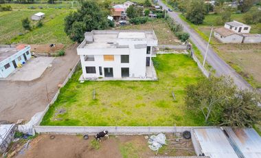 PROPIEDAD EN VENTA - 859MTS - LATACUNGA