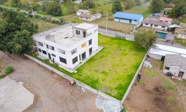 PROPIEDAD EN VENTA - 859MTS - LATACUNGA