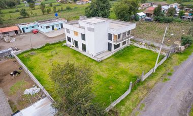 PROPIEDAD EN VENTA - 859MTS - LATACUNGA