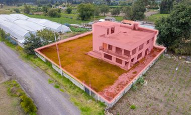 PROPIEDAD EN VENTA - 859MTS - LATACUNGA