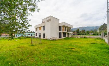PROPIEDAD EN VENTA - 859MTS - LATACUNGA
