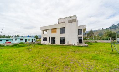PROPIEDAD EN VENTA - 859MTS - LATACUNGA