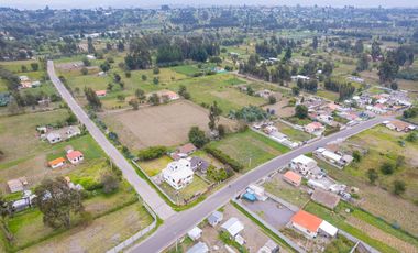PROPIEDAD EN VENTA - 859MTS - LATACUNGA