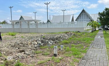 VENTA 593.88 m2 AIRES DEL BATAN, Vía a Samborondón , km9, frente 18 m, con vista posterior al Canal de agua