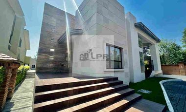 CASA EN VENTA EN PROVIDENCIA, MODERNA, FINOS ACABADOS, AMPLIOS ESPACIOS