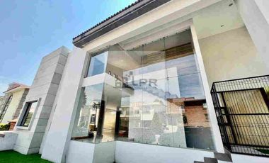 CASA EN VENTA EN PROVIDENCIA, MODERNA, FINOS ACABADOS, AMPLIOS ESPACIOS