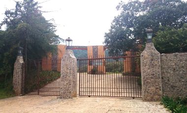 Casa de una en fraccionamiento privado a 30 minutos de Morelia, 2 recámaras, 1 baño, amplio jardín