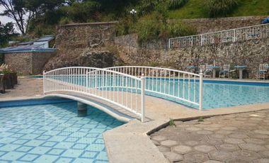 Casa de una en fraccionamiento privado a 30 minutos de Morelia, 2 recámaras, 1 baño, amplio jardín