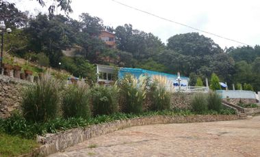 Casa de una en fraccionamiento privado a 30 minutos de Morelia, 2 recámaras, 1 baño, amplio jardín