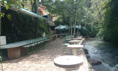 Casa de una en fraccionamiento privado a 30 minutos de Morelia, 2 recámaras, 1 baño, amplio jardín