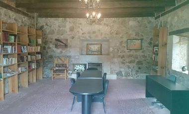 Casa de una en fraccionamiento privado a 30 minutos de Morelia, 2 recámaras, 1 baño, amplio jardín