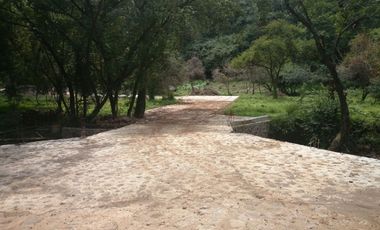 Casa de una en fraccionamiento privado a 30 minutos de Morelia, 2 recámaras, 1 baño, amplio jardín