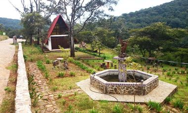 Casa de una en fraccionamiento privado a 30 minutos de Morelia, 2 recámaras, 1 baño, amplio jardín