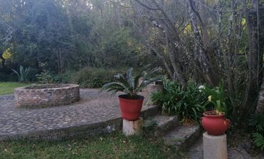 Casa de una en fraccionamiento privado a 30 minutos de Morelia, 2 recámaras, 1 baño, amplio jardín