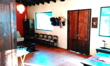 Casa de una en fraccionamiento privado a 30 minutos de Morelia, 2 recámaras, 1 baño, amplio jardín