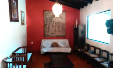 Casa de una en fraccionamiento privado a 30 minutos de Morelia, 2 recámaras, 1 baño, amplio jardín