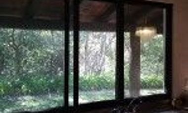 Casa de una en fraccionamiento privado a 30 minutos de Morelia, 2 recámaras, 1 baño, amplio jardín