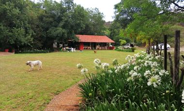Casa de una en fraccionamiento privado a 30 minutos de Morelia, 2 recámaras, 1 baño, amplio jardín