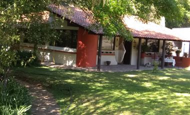 Casa de una en fraccionamiento privado a 30 minutos de Morelia, 2 recámaras, 1 baño, amplio jardín