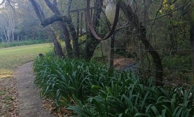 Casa de una en fraccionamiento privado a 30 minutos de Morelia, 2 recámaras, 1 baño, amplio jardín