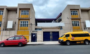 Venta edificacion comercial Norte de Guayaquil, varios ambientes, salon,patios.