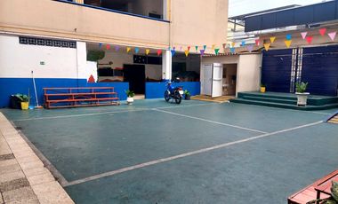 Venta edificacion comercial Norte de Guayaquil, varios ambientes, salon,patios.