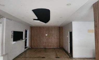 Alquiler o Venta edificacion comercial Norte de Guayaquil, varios ambientes, salon,patios.