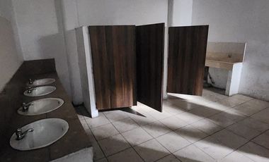 Alquiler o Venta edificacion comercial Norte de Guayaquil, varios ambientes, salon,patios.