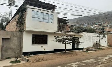 SE VENDE CASA DE 2 PISOS DE 372 m2 EN VILLA POETA JOSE GALVEZ