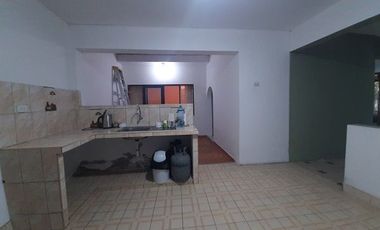 SE VENDE CASA DE 2 PISOS DE 372 m2 EN VILLA POETA JOSE GALVEZ