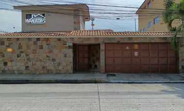 Casa rentera de venta en Álamos Norte, conjunto cerrado, 4 parqueos.
